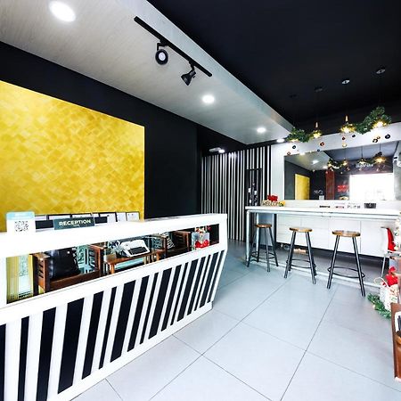 Oyo 727 Hotel Rafflesia Кота Кинабалу Екстериор снимка