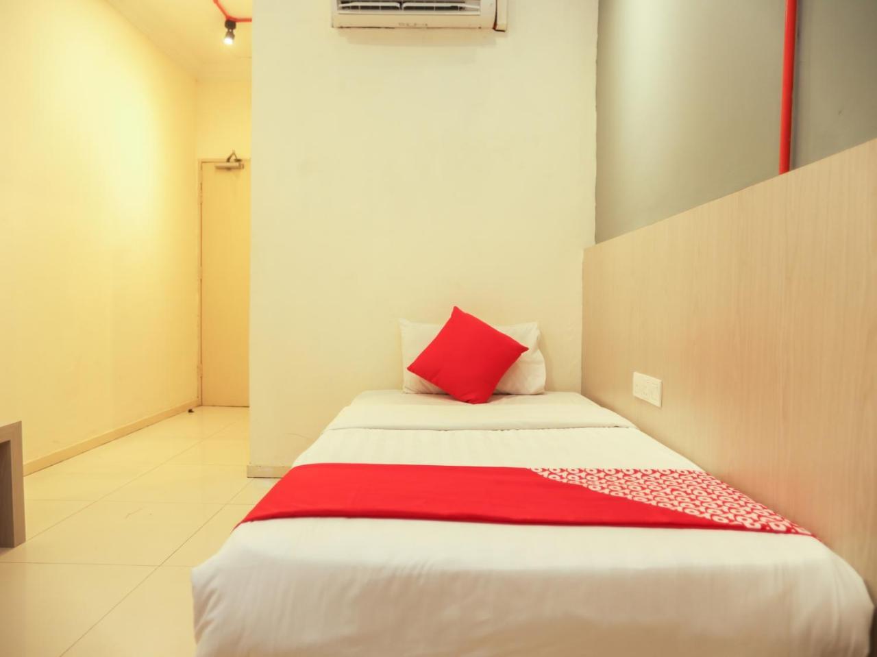 Oyo 727 Hotel Rafflesia Кота Кинабалу Екстериор снимка