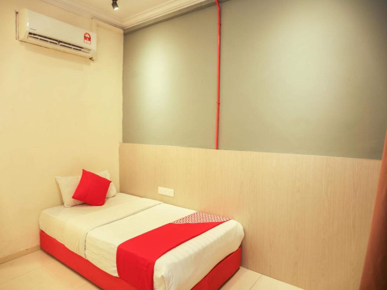 Oyo 727 Hotel Rafflesia Кота Кинабалу Екстериор снимка