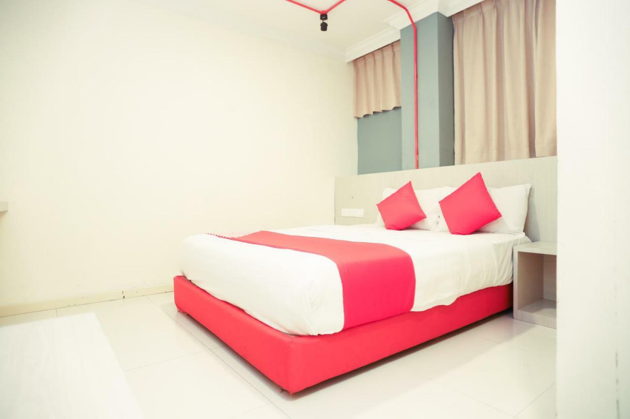 Oyo 727 Hotel Rafflesia Кота Кинабалу Екстериор снимка