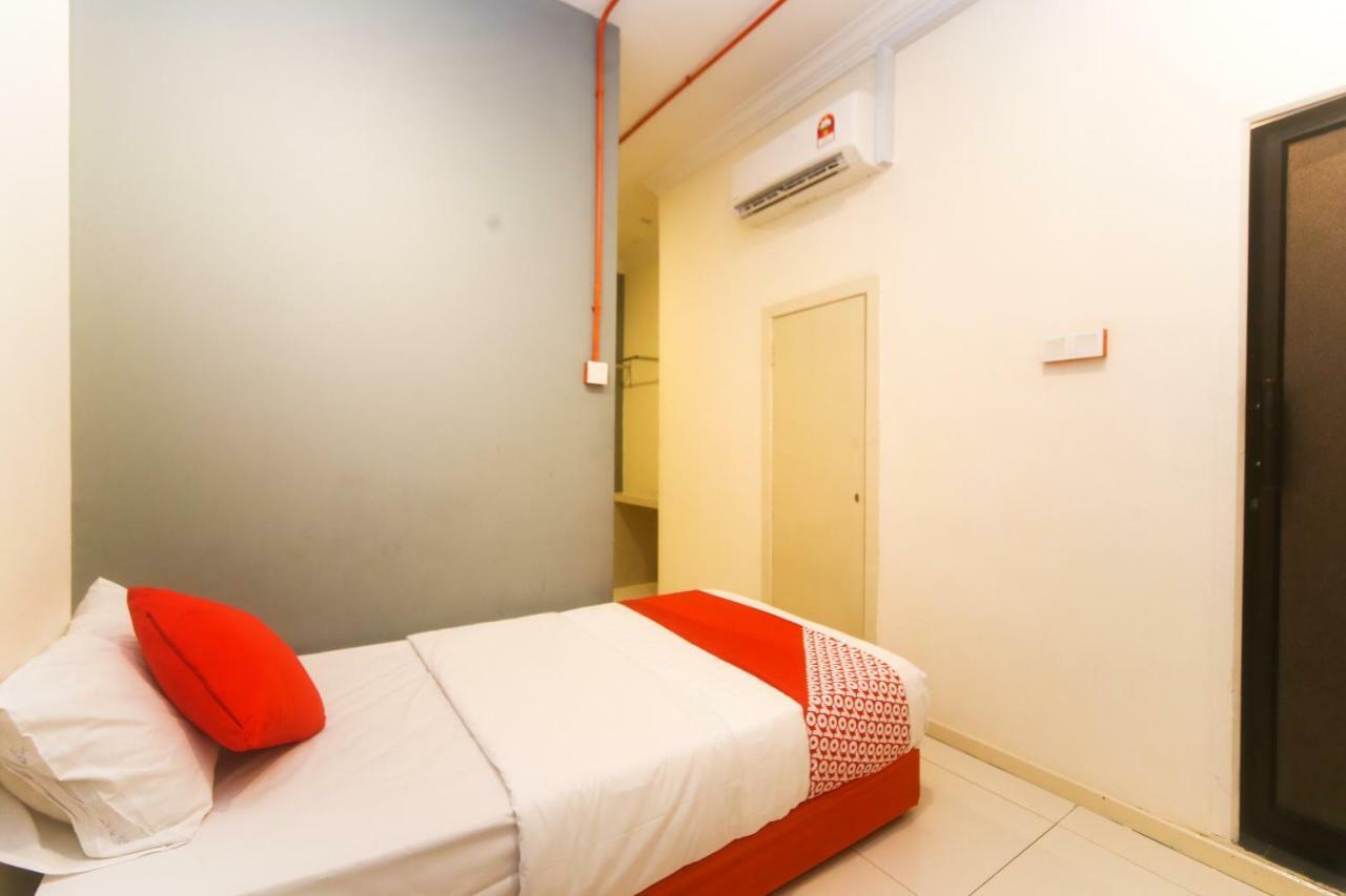 Oyo 727 Hotel Rafflesia Кота Кинабалу Екстериор снимка
