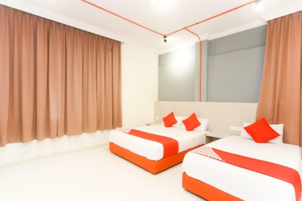 Oyo 727 Hotel Rafflesia Кота Кинабалу Екстериор снимка